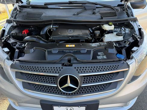 Used 2018 Mercedes-Benz Metris Passenger image 31