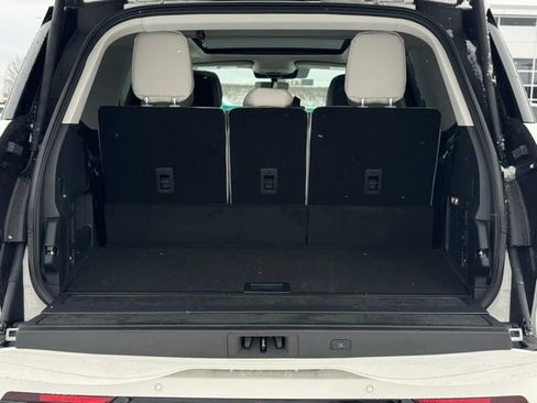 New 2025 Lincoln Navigator Reserve image 9