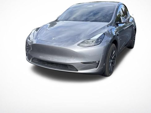 Used 2024 Tesla Model Y Long Range AWD/4WD image 2