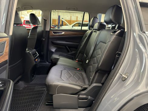 Used 2025 Volkswagen Atlas SE AWD/4WD image 28