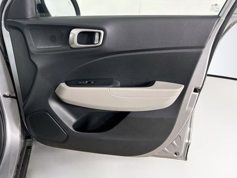 Used 2025 Hyundai Venue SEL FWD image 30