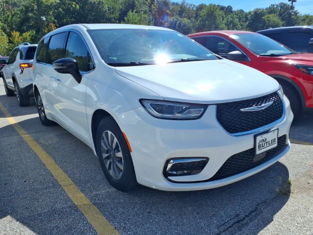 Used 2024 Chrysler Pacifica Limited FWD image 4