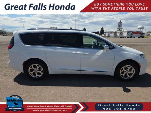 Used 2021 Chrysler Pacifica Limited w/ Premium & Safety Sphere Group AWD/4WD image 8