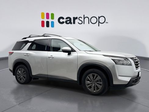 Used 2022 Nissan Pathfinder SV w/ SV Premium Package image 7