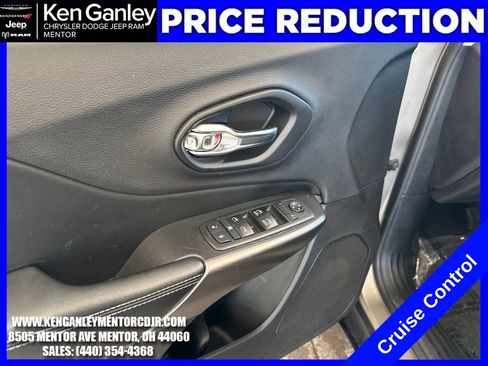 Used 2019 Jeep Cherokee Latitude Plus w/ Cold Weather Group image 11