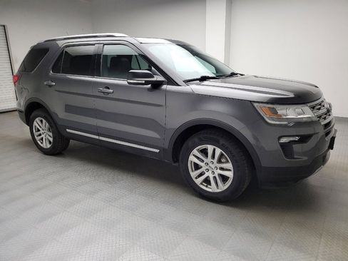 Used 2018 Ford Explorer XLT w/ Equipment Group 202A AWD/4WD image 11