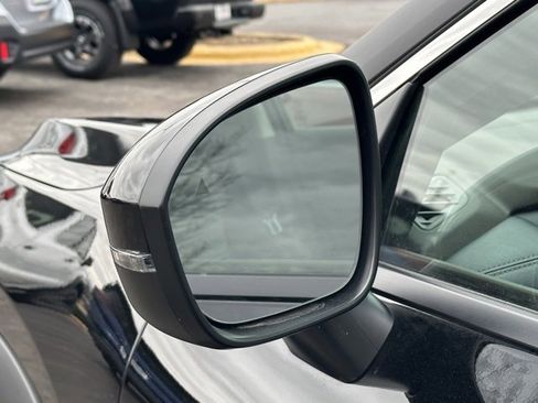 Used 2023 Nissan Rogue SV image 11