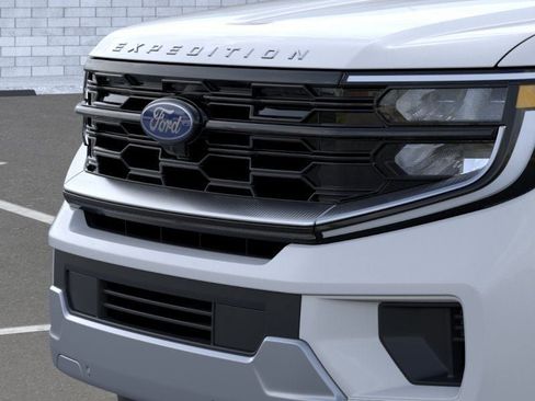 New 2026 Ford Expedition Platinum w/ Driver's Package AWD/4WD image 17
