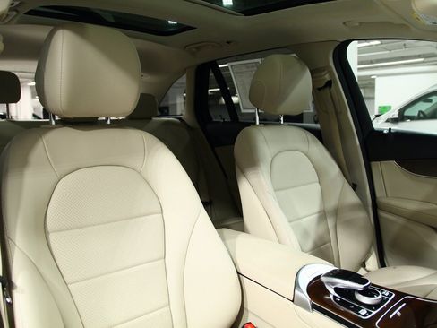 Certified 2019 Mercedes-Benz GLC 300 4MATIC image 25