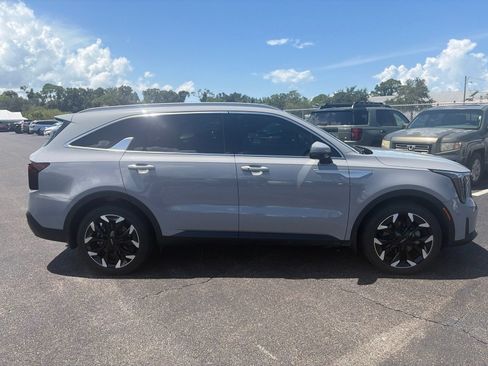 Used 2024 Kia Sorento EX w/ Panoramic Sunroof Package FWD image 8