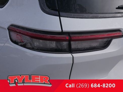 New 2026 Jeep Grand Cherokee L Limited w/ Limited Altitude Package AWD/4WD image 12
