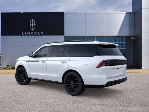 New 2026 Lincoln Navigator Reserve w/ Jet Appearance Package AWD/4WD image 4