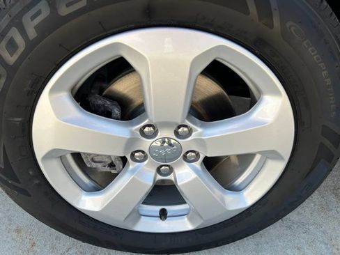 Certified 2019 Jeep Compass Latitude w/ Popular Equipment Group AWD/4WD image 9