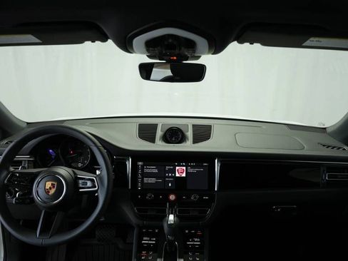 Certified 2025 Porsche Macan image 16