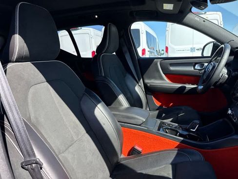 Used 2019 Volvo XC40 T5 R-Design AWD/4WD image 14