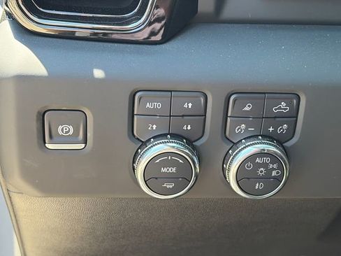 Used 2025 GMC Sierra 2500 AT4X AWD/4WD image 18