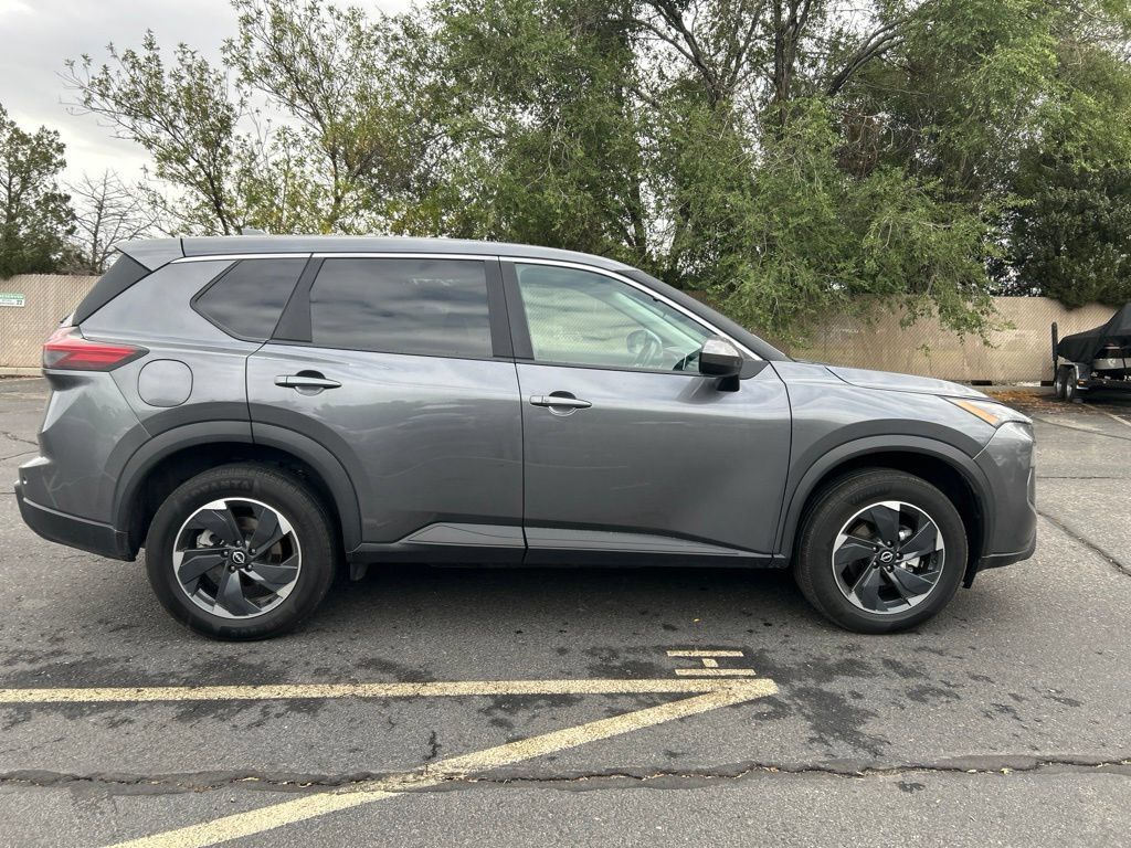 Used 2025 Nissan Rogue SV AWD/4WD image 21