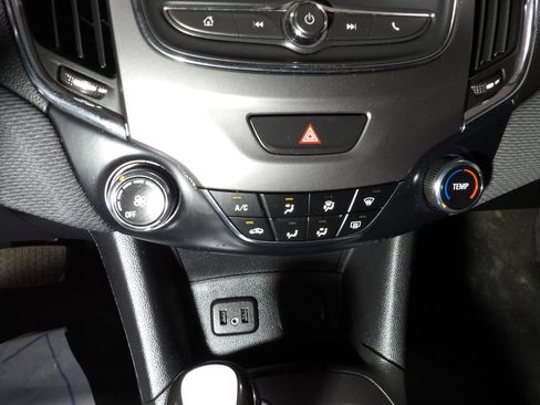 Used 2019 Chevrolet Cruze LS FWD image 13