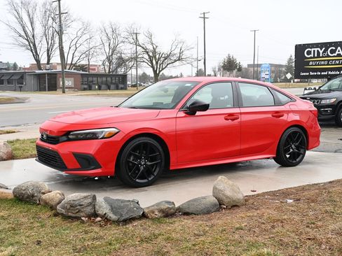 Used 2023 Honda Civic Sport image 9