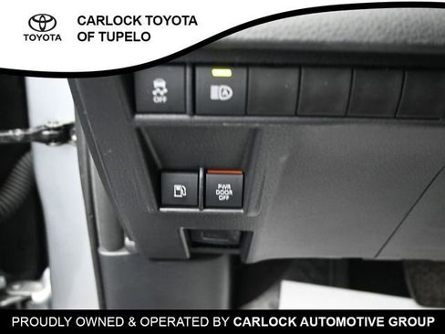 Used 2025 Toyota Sienna LE image 19
