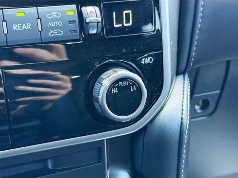 Used 2023 Lexus GX 460 Premium w/ Accessory Package AWD/4WD image 47