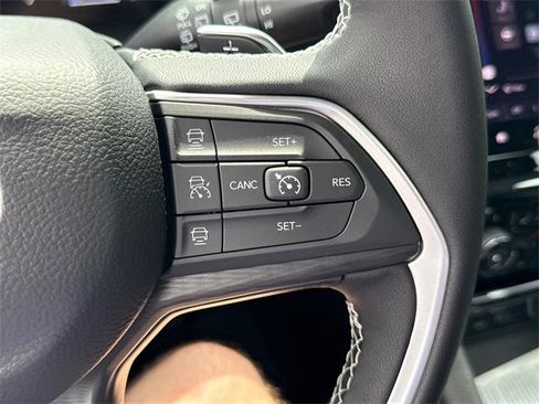 New 2025 Jeep Grand Cherokee L Altitude image 19