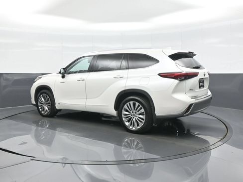 Used 2021 Toyota Highlander Platinum AWD/4WD image 5