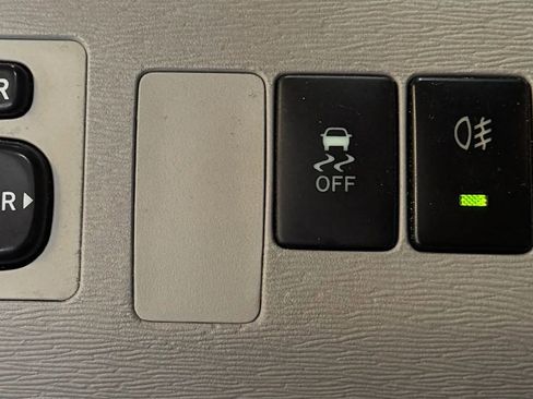 Used 2011 Toyota Sienna LE FWD image 14