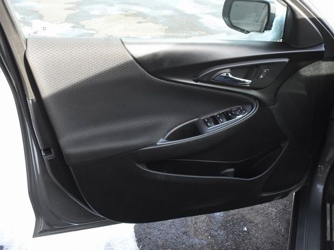 Used 2018 Chevrolet Malibu LT w/ Driver Confidence Package image 15