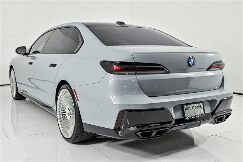 Used 2024 BMW 760i xDrive AWD/4WD image 12