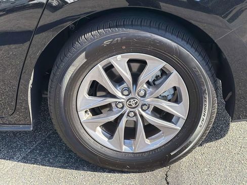 Used 2025 Toyota Sienna XLE image 30