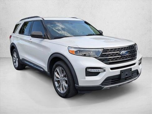 Used 2021 Ford Explorer XLT w/ Equipment Group 202A RWD image 4