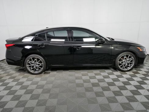 Used 2024 Nissan Altima 2.0 SR FWD image 2
