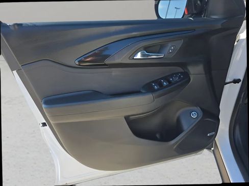 Used 2023 Chevrolet TrailBlazer RS w/ Sun and Liftgate Package image 9