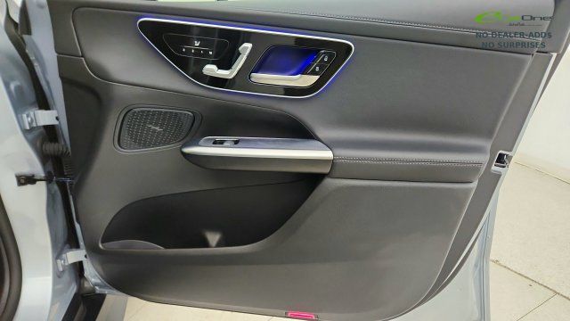 Used 2025 Mercedes-Benz GLC 300 4MATIC image 38