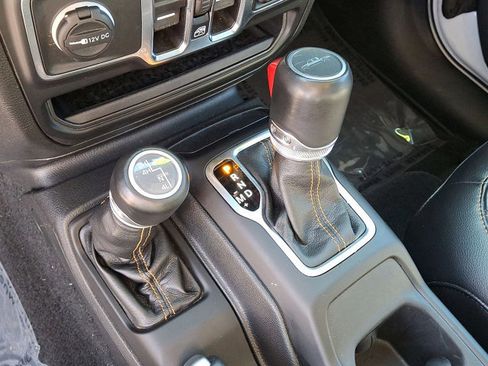 Used 2023 Jeep Gladiator Overland image 14