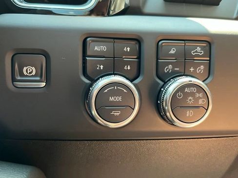 Used 2025 GMC Sierra 3500 Denali w/ Denali Reserve Package AWD/4WD image 41