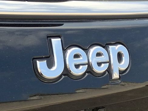 Used 2022 Jeep Compass Latitude FWD image 28