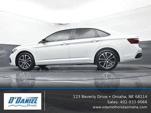 Used 2024 Volkswagen Jetta Sport FWD image 10