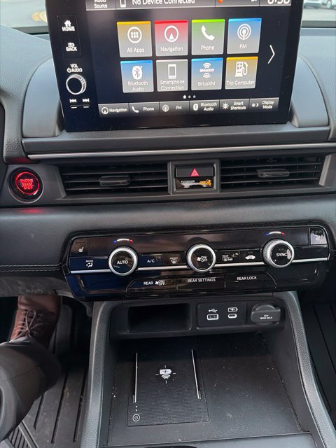 Certified 2025 Honda Pilot Touring image 6