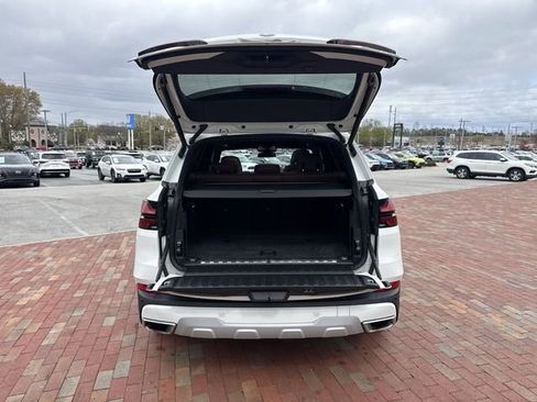 Used 2025 BMW X5 xDrive50e AWD/4WD image 29