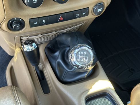 Used 2012 Jeep Wrangler Rubicon w/ PWR Convenience Group AWD/4WD image 25