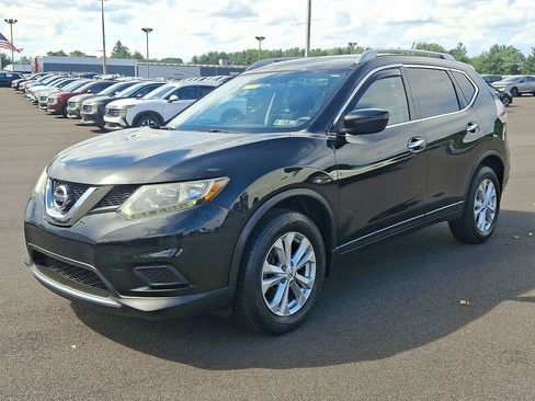 Used 2016 Nissan Rogue SV image 3