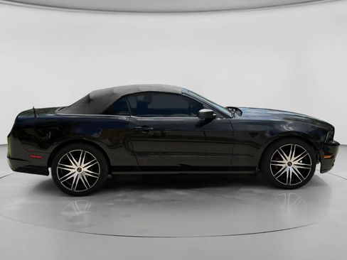 Used 2014 Ford Mustang Convertible RWD image 6