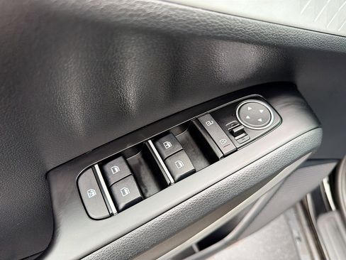 Used 2025 Kia Soul LX FWD image 7