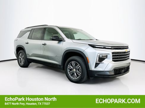 Used 2025 Chevrolet Traverse LT AWD/4WD image 1