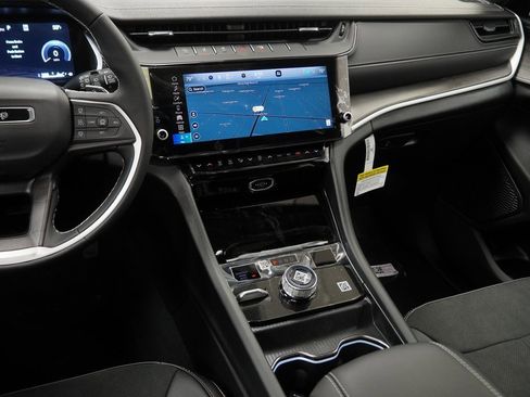 New 2026 Jeep Grand Cherokee Altitude image 21