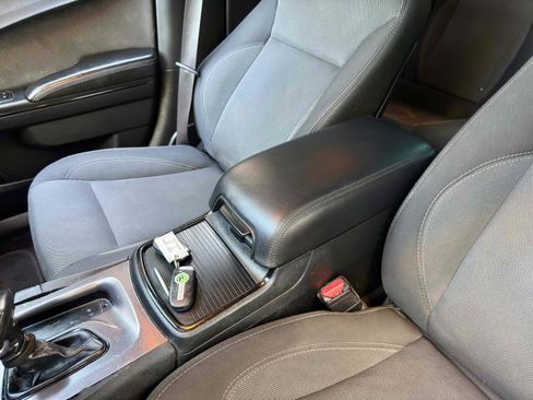 Used 2018 Dodge Charger SXT w/ Blacktop Package image 28