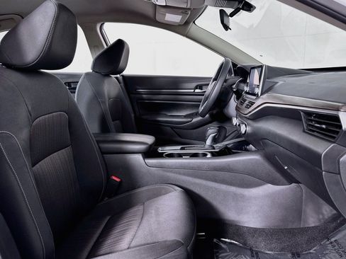 Used 2024 Nissan Altima 2.5 SV FWD image 7