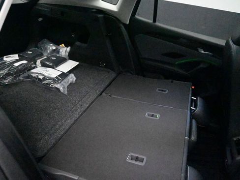New 2026 Volkswagen Tiguan SE FWD image 28